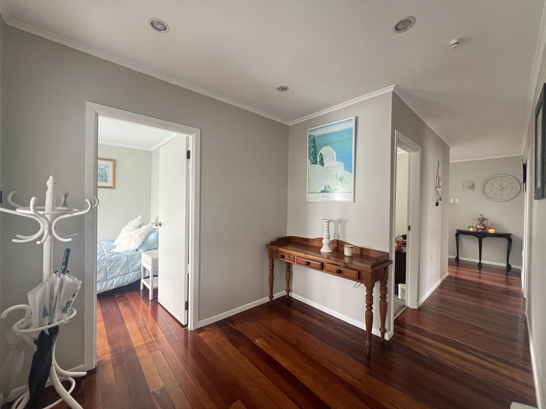 607 Beach Road, Rothesay Bay, Auckland - Carousel 2