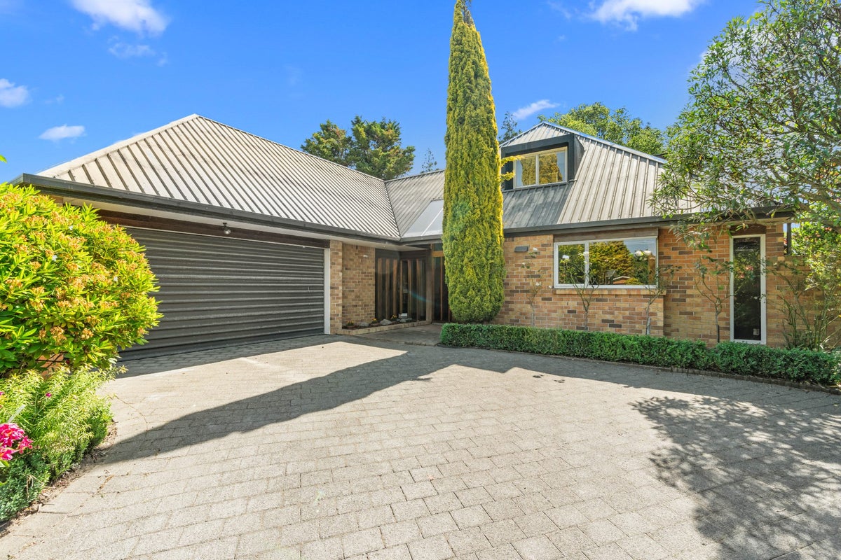 31 Glenharrow Avenue, Avonhead, Christchurch - Carousel 1