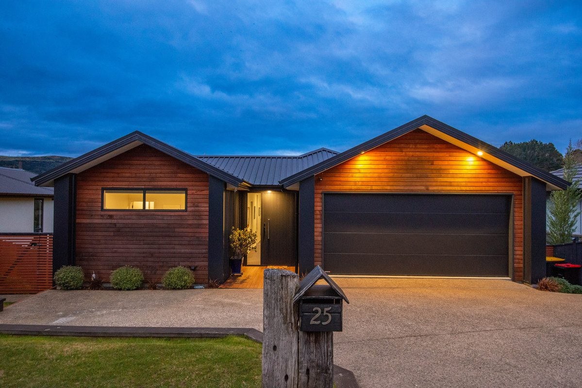 25 Grandvista Drive, Green Island, Dunedin - Carousel 1