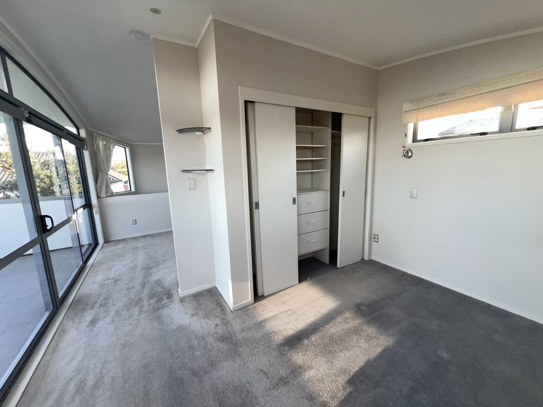 8 Beacon Avenue, Campbells Bay, Auckland - Carousel 9
