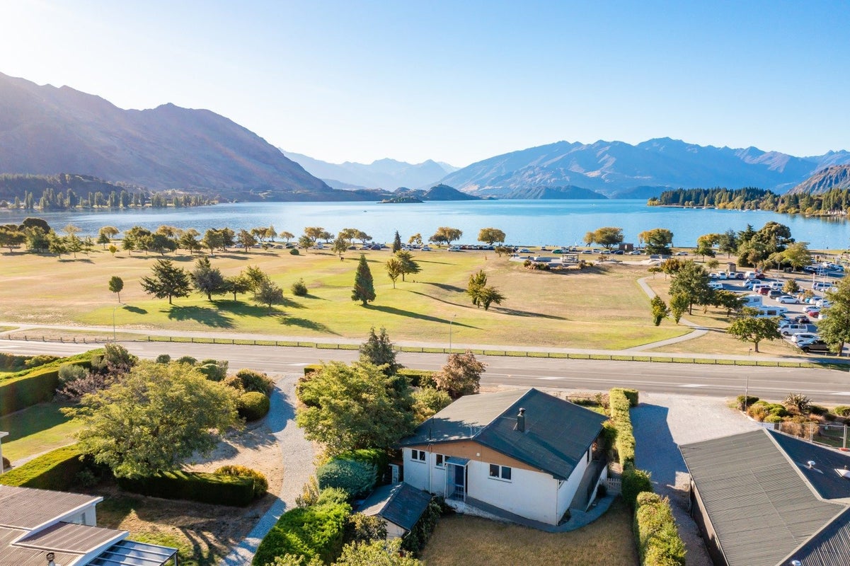98 Brownston Street, Wanaka - Carousel 1