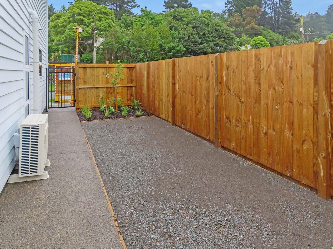 4 Delaney Drive, Stokes Valley, Lower Hutt - Carousel 15