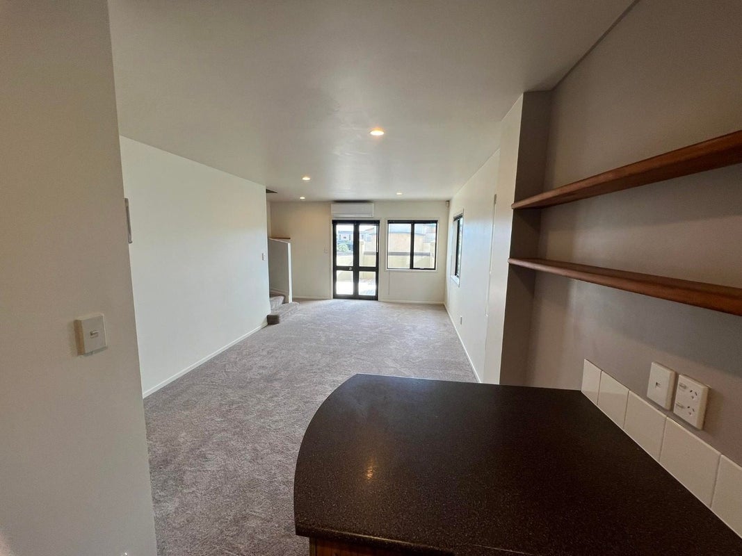 4 Pannill Place, Oteha, Auckland - Carousel 2