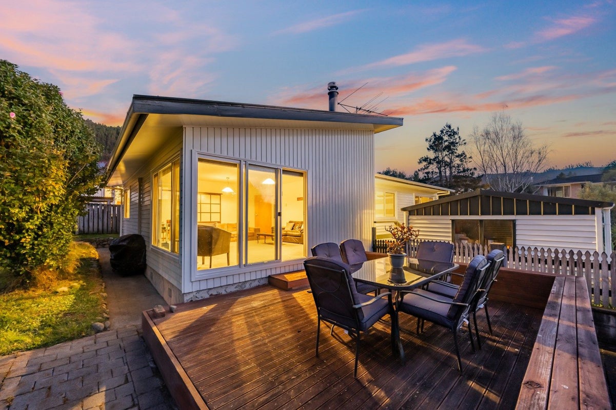 45 Fendalton Crescent, Pinehaven, Upper Hutt - Carousel 1
