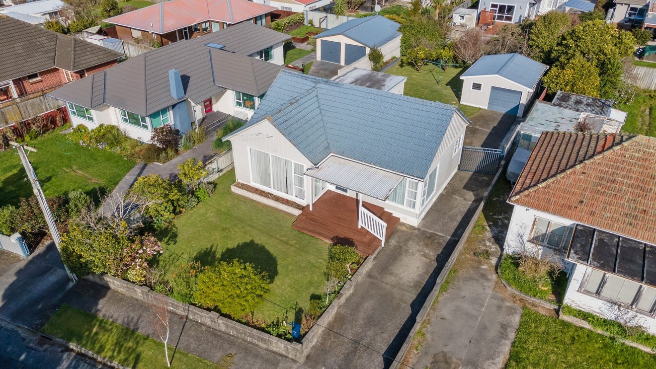 41 Fairfield Avenue, Fairfield, Lower Hutt - Carousel 1