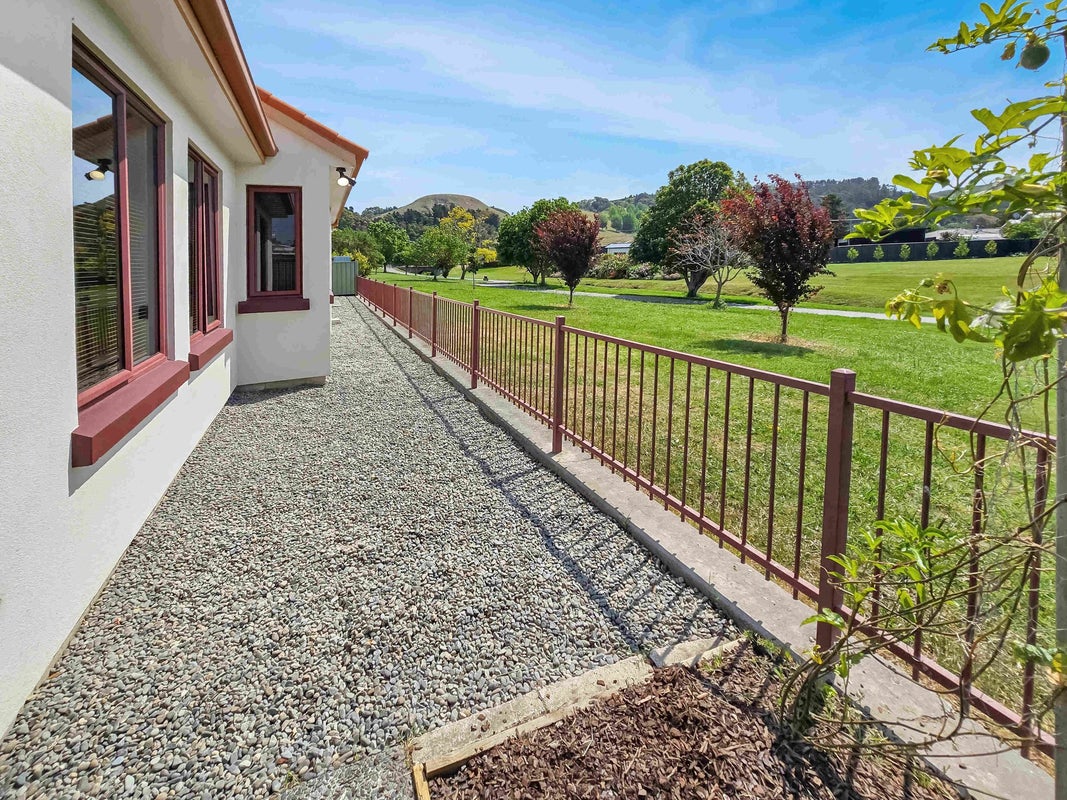 40A Kensington Drive, Taradale, Napier - Carousel 16