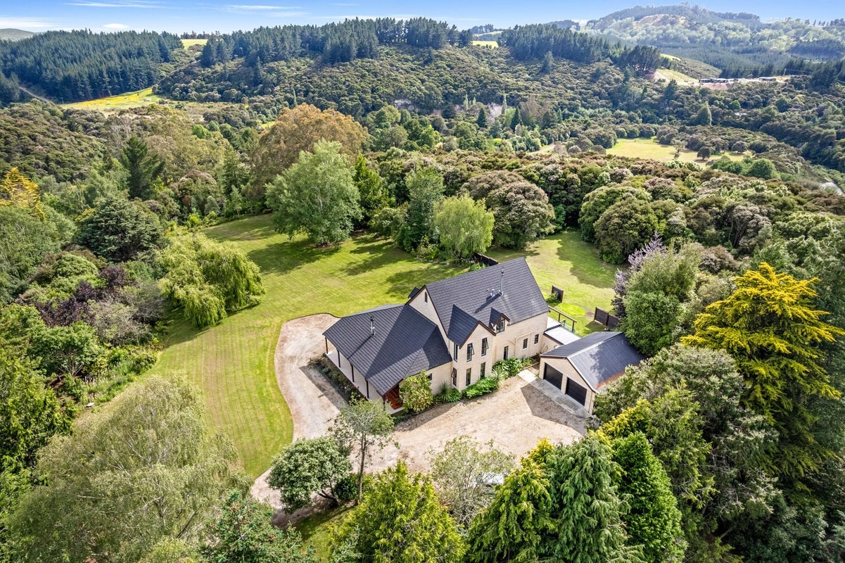 39 Middle Ridge Road, Herbert, Oamaru - Carousel 1