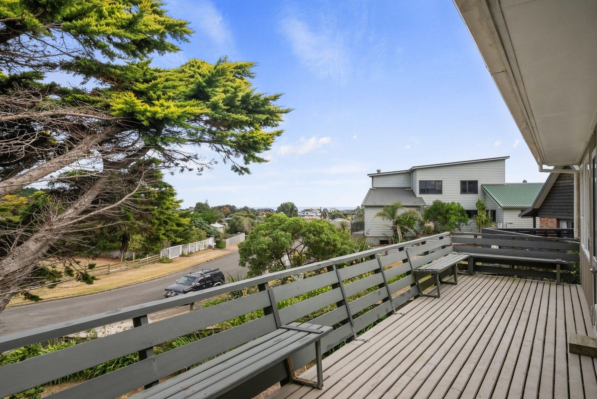 2 Arataki Way, GLEN EDEN, AUCKLAND - Carousel 2