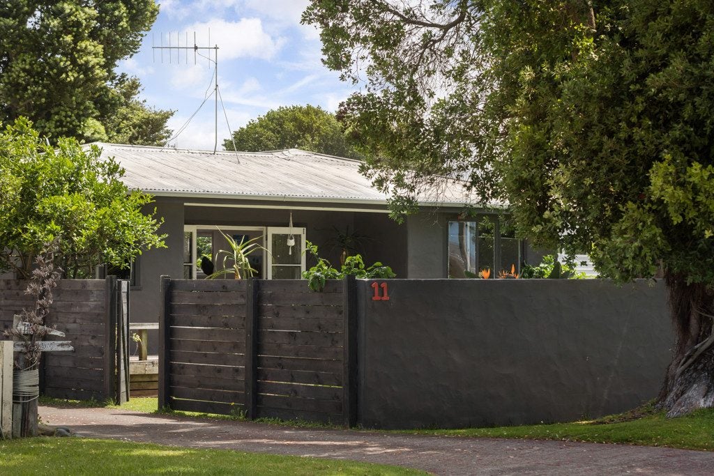 11 Roretana Drive, Athenree, Katikati - Carousel 1