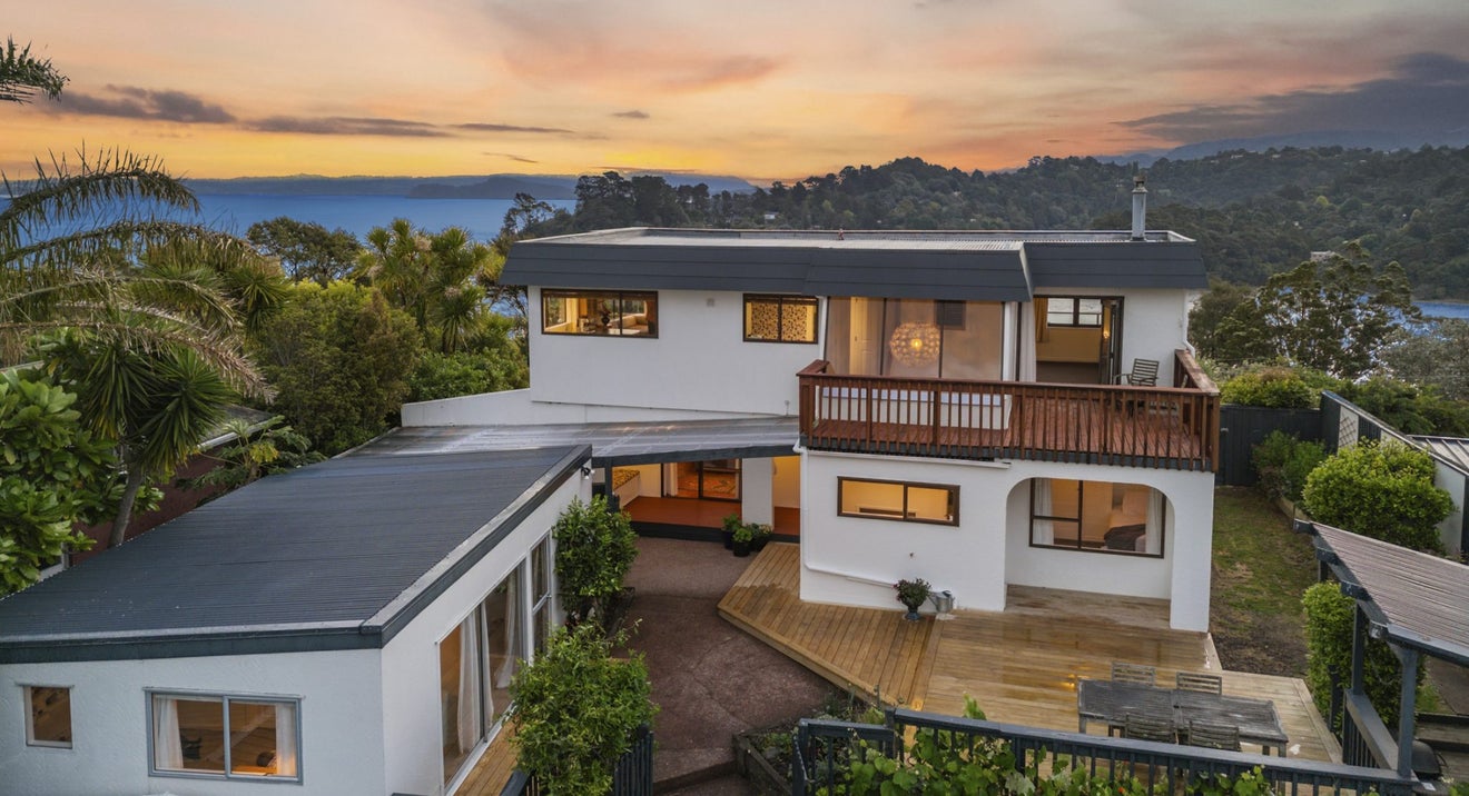 20 Arapito Road, Titirangi, Auckland - Carousel 2