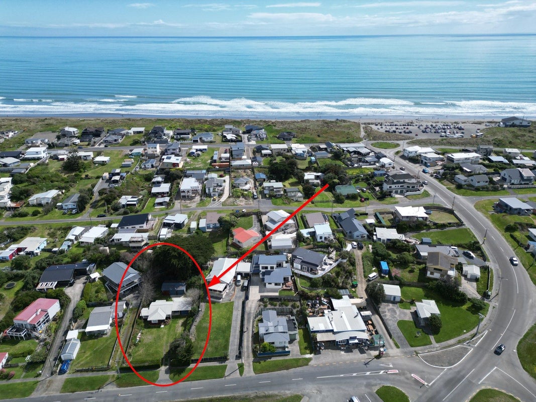 46 Signal Street, Foxton Beach, Foxton - Carousel 1