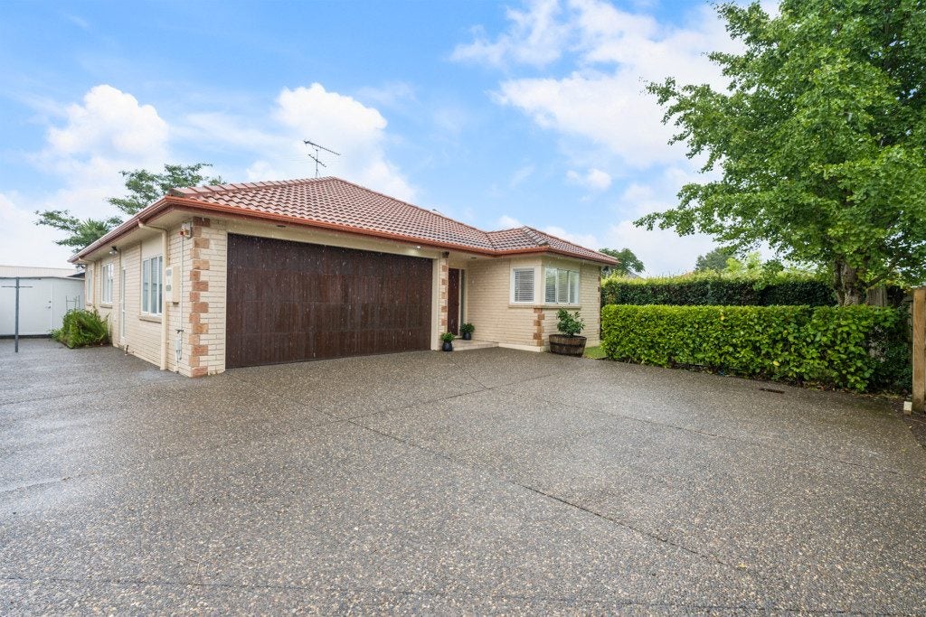 119 Moore Street, Howick, Auckland - Carousel 1