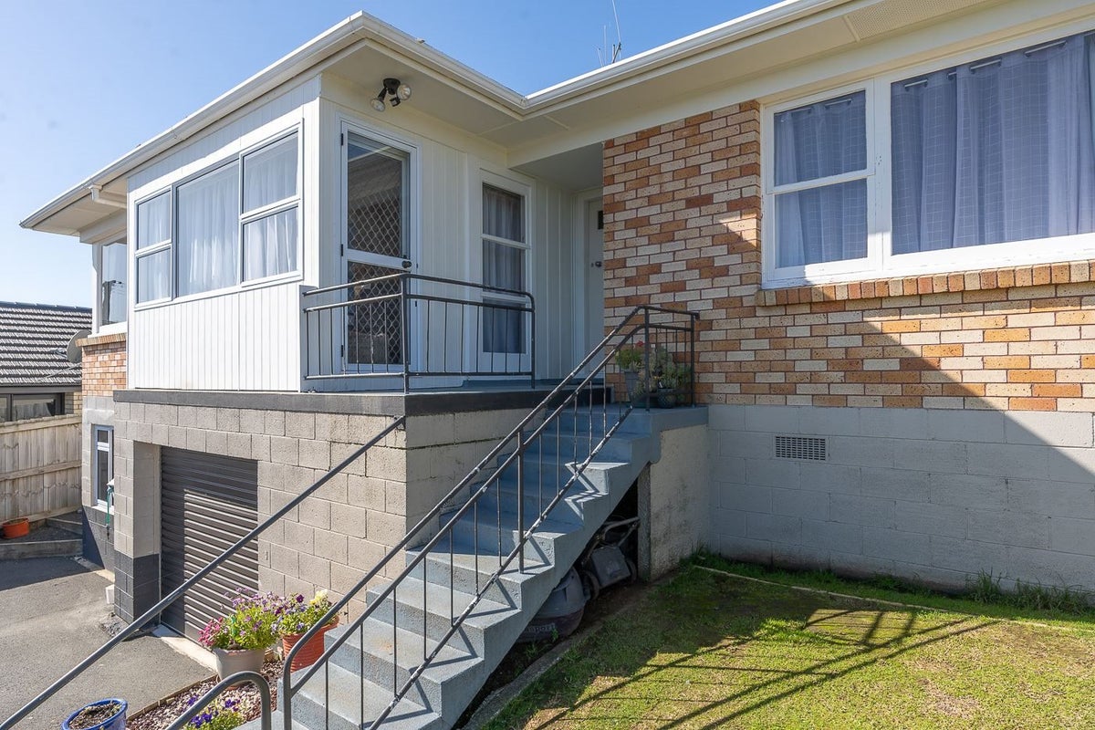 18 Thomson Avenue, Dinsdale, Hamilton - Carousel 2