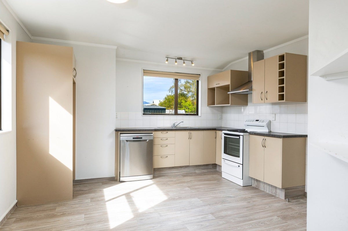 2/8 Eltham Road,, Blenheim, BLENHEIM - Carousel 2