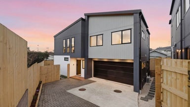 18C Hatherlow Street, Glenfield, Auckland - Carousel 1