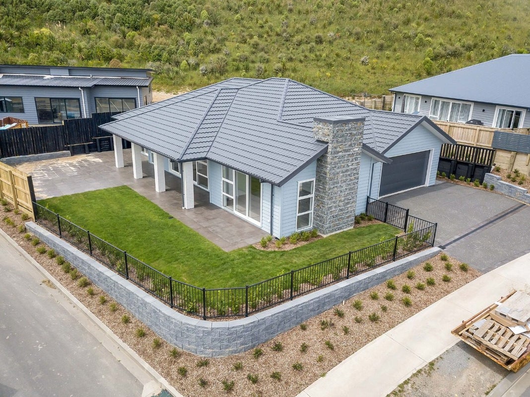 43 Ken Douglas Drive, Aotea, Porirua - Carousel 1