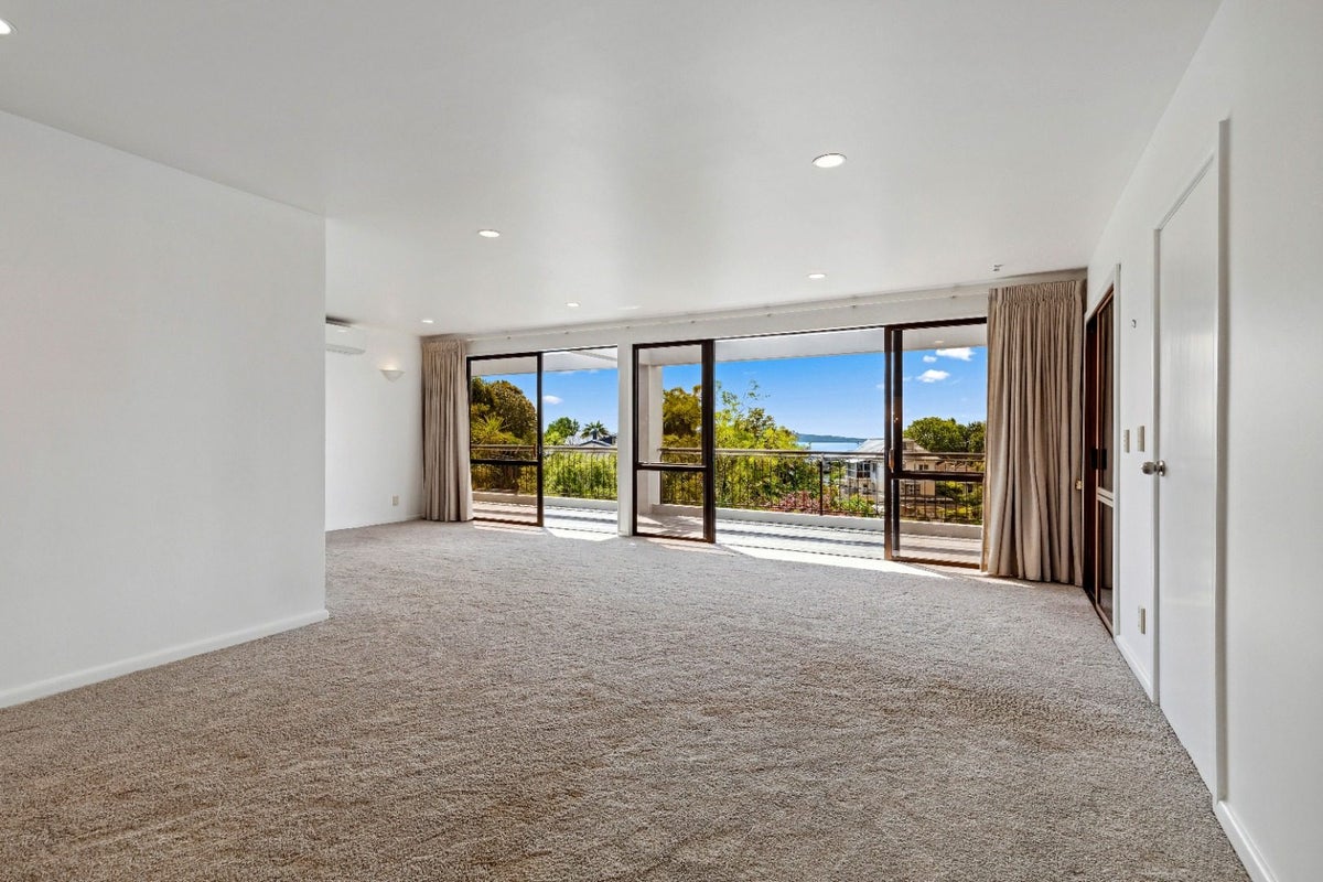 35 Parr Terrace, Castor Bay, Auckland - Carousel 2
