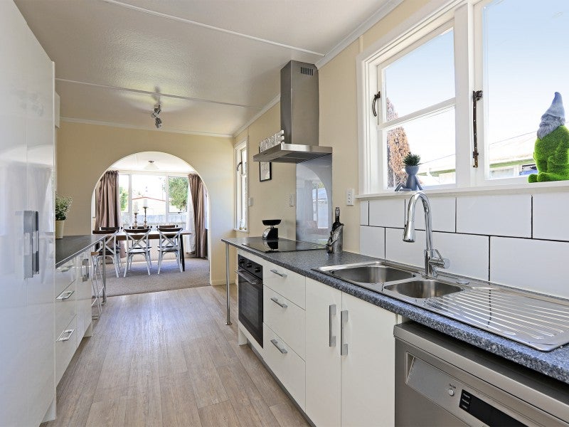 1002 Sussex Street, Mayfair, Hastings - Carousel 2