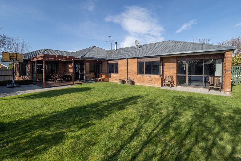 19 Falcon Drive, Allenton, Ashburton - Carousel 1