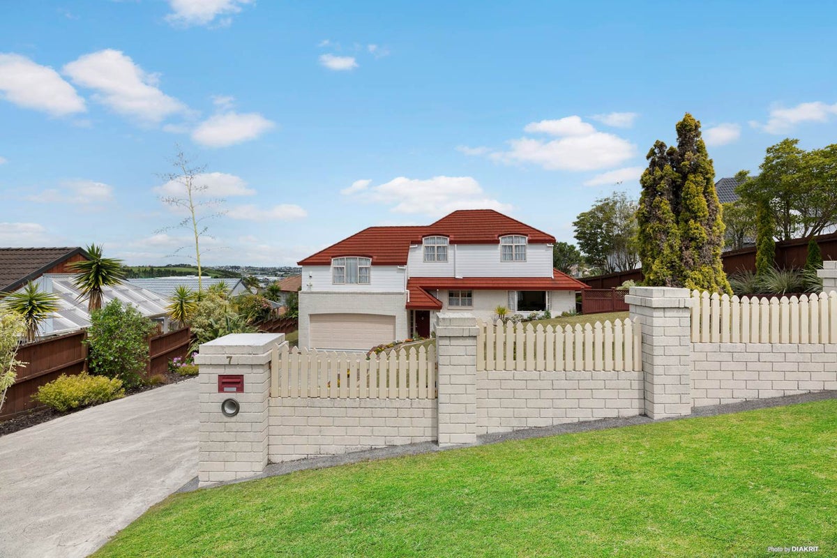 7 Arirang Rise, Pinehill, Auckland - Carousel 2