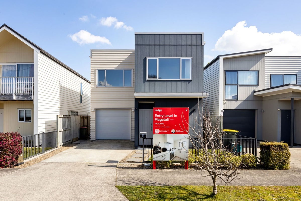 11 Anna Jean Crescent, Flagstaff, Hamilton - Carousel 1
