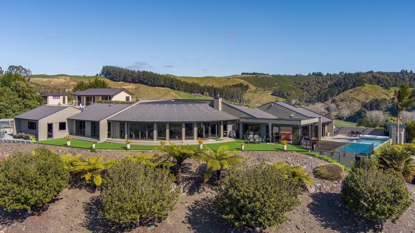 43 Redwood Park Road, Redwood Valley - Carousel 1