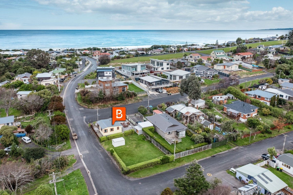 1 Copeland Street, Brighton, Dunedin - Carousel 2