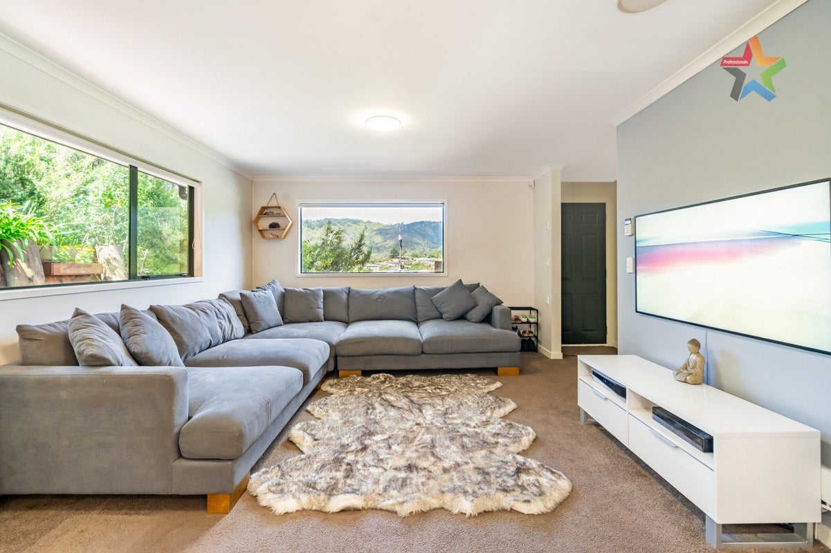 51 Logie Street, Stokes Valley, Lower Hutt - Carousel 2