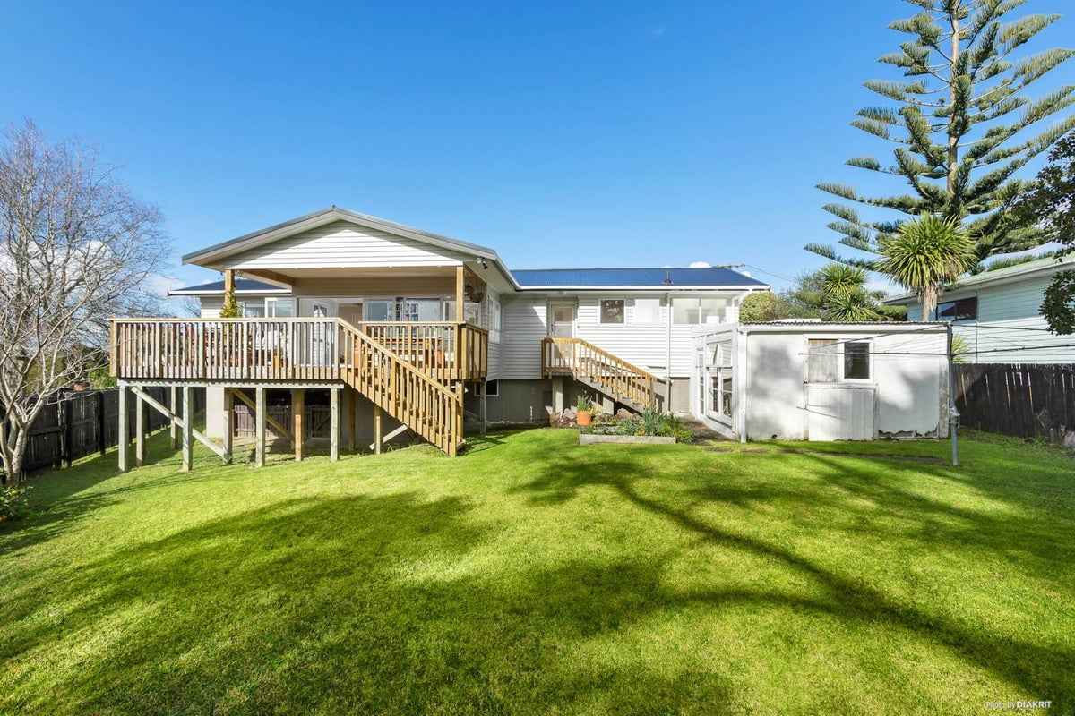 46 Totara Road, Te Atatu Peninsula, Auckland - Carousel 2