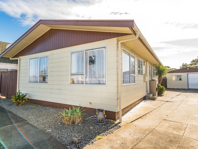 42 Hereford Street, Springvale, Whanganui - Carousel 1