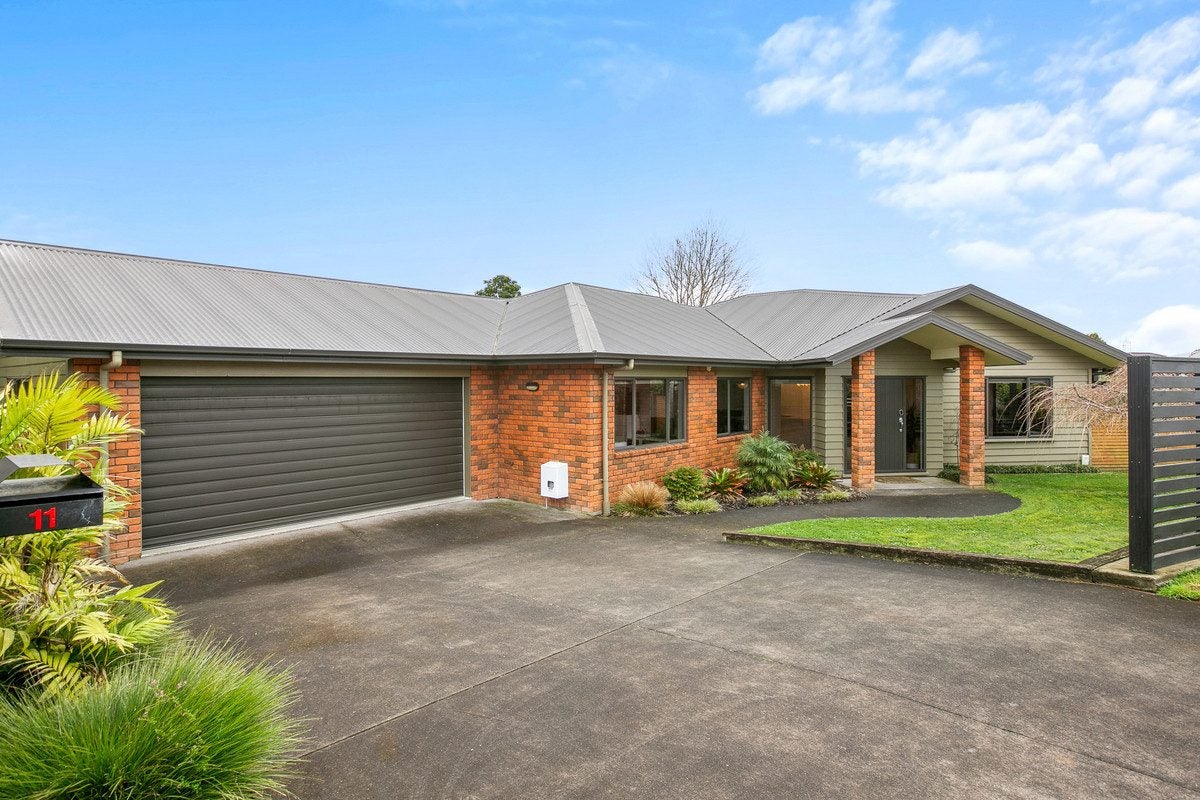 11 Montrose Place, Highlands Park, New Plymouth - Carousel 1