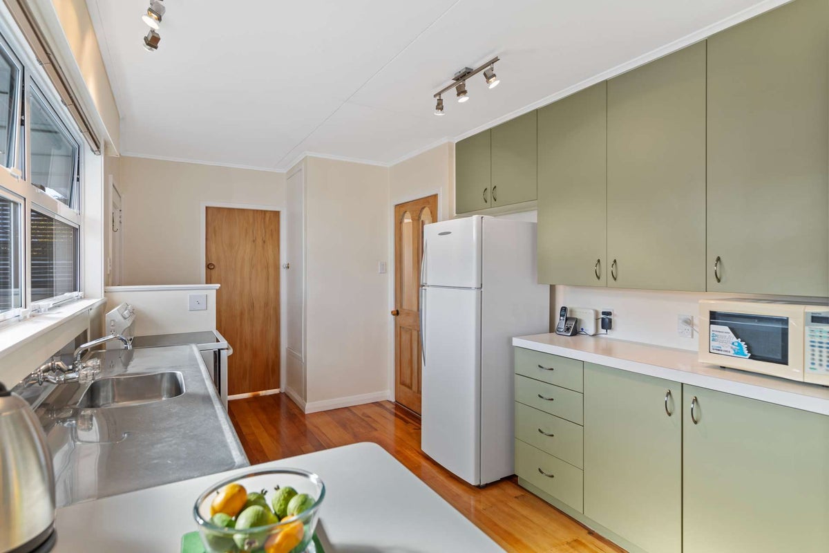 7 Kent Crescent, Awapuni, Palmerston North - Carousel 2