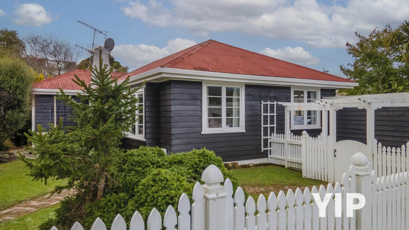 6 Lyndhurst Road, Tawa, Wellington - Carousel 1