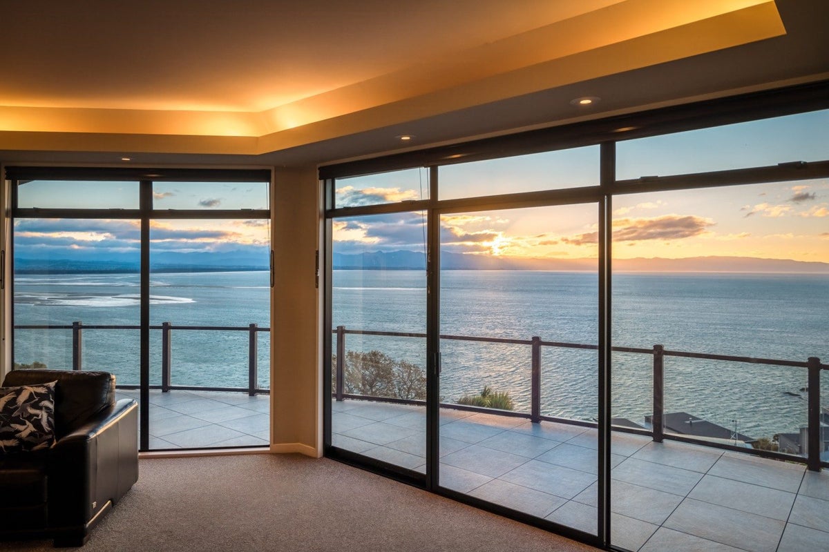 55 The Cliffs, Britannia Heights, Nelson - Carousel 2