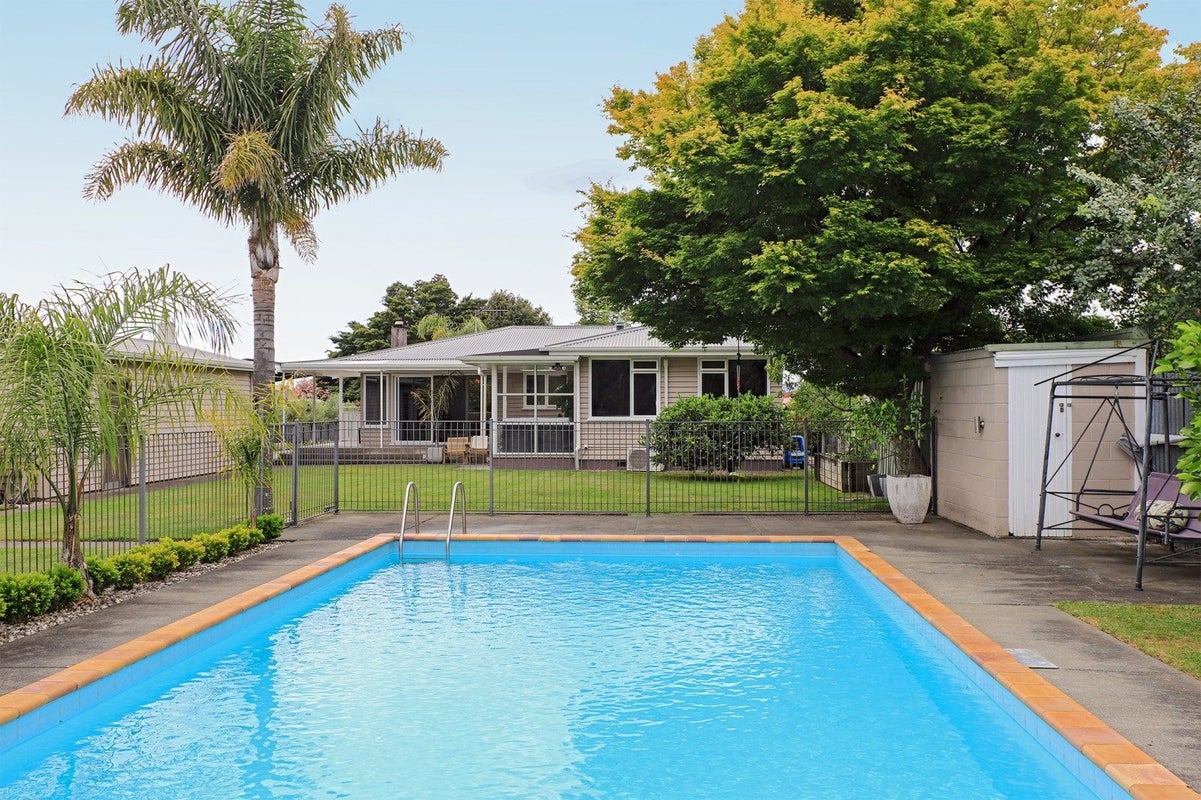 27 Hammond Road, Taradale, Napier - Carousel 1