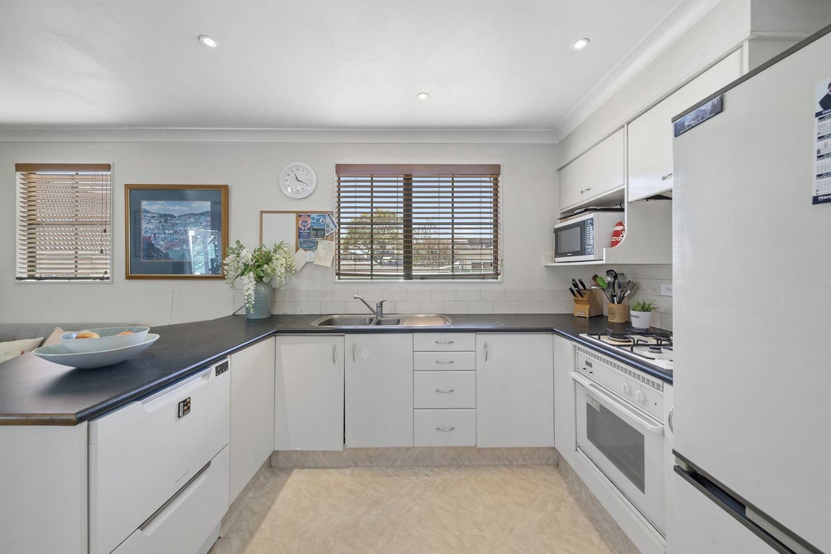 2A Moir Street, Mount Victoria, Wellington - Carousel 2
