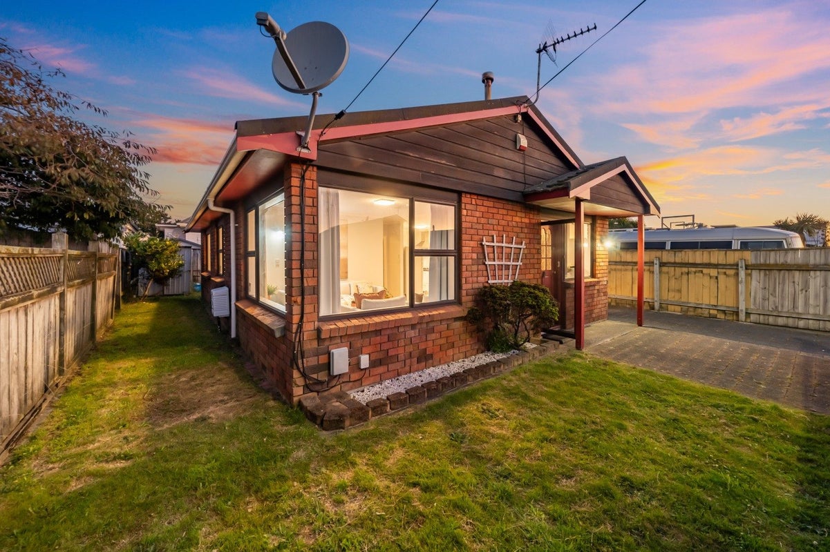 2/16 King Street, Petone, Lower Hutt - Carousel 1
