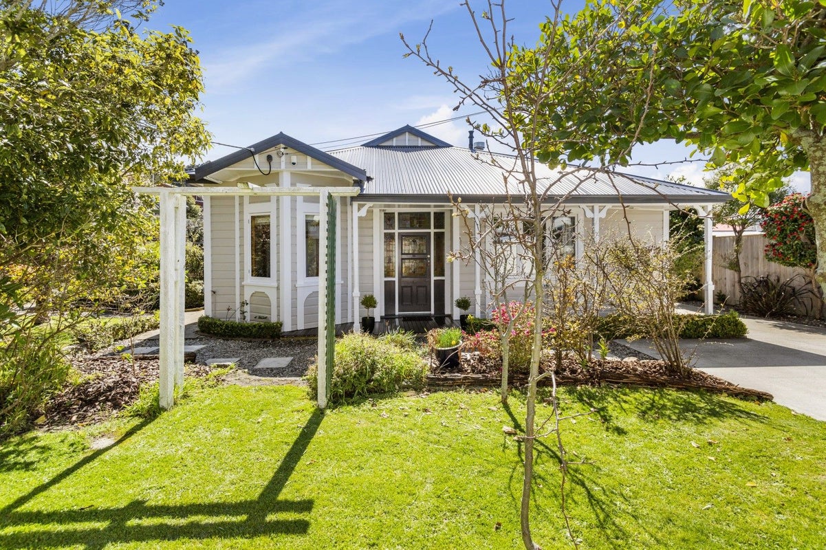 32 Frankmoore Avenue, Johnsonville, Wellington - Carousel 2