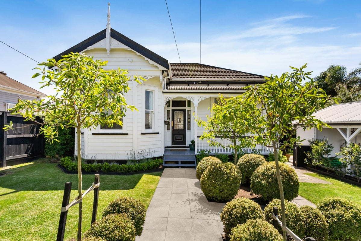 19A Blockhouse Bay Road, Avondale, Auckland - Carousel 1