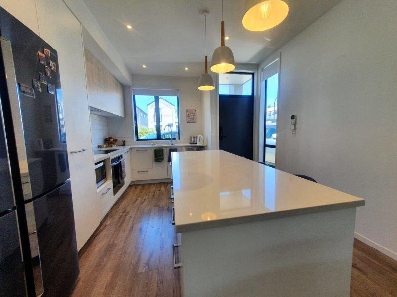 22 Tapuwae Way, Mangere Bridge, Auckland - Carousel 2
