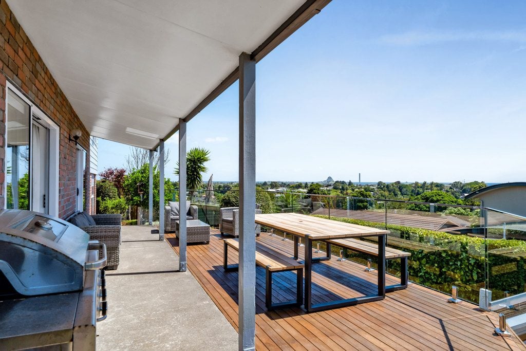 138 Govett Avenue, Frankleigh Park, New Plymouth - Carousel 2