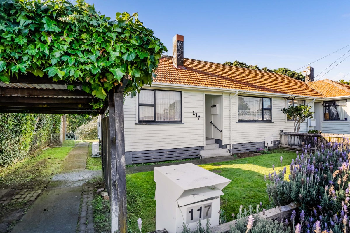 117 Frankley Road, Frankleigh Park, New Plymouth - Carousel 1