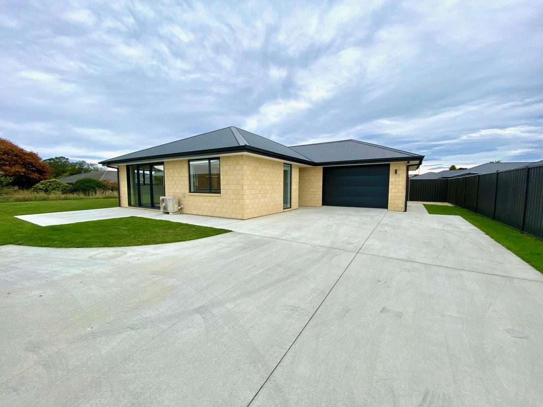 8A Clydesdale Drive, Holmes Hill, Oamaru - Carousel 1