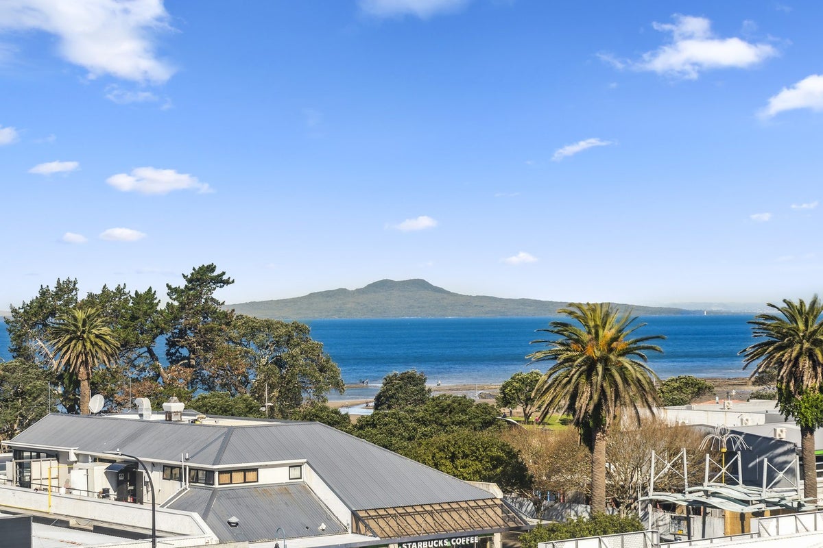 411/4 Bute Road, Browns Bay, Auckland - Carousel 2