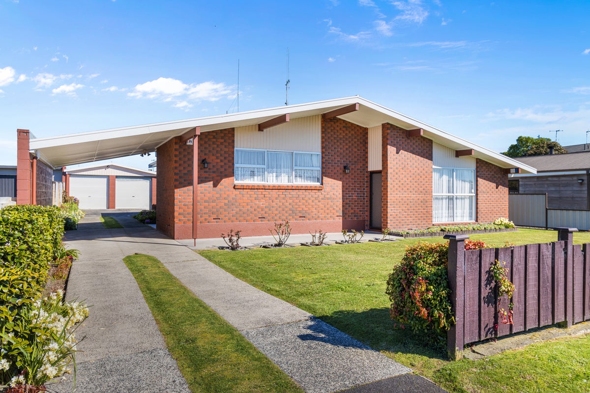 26 Poaka Avenue, Dinsdale, Hamilton - Carousel 1