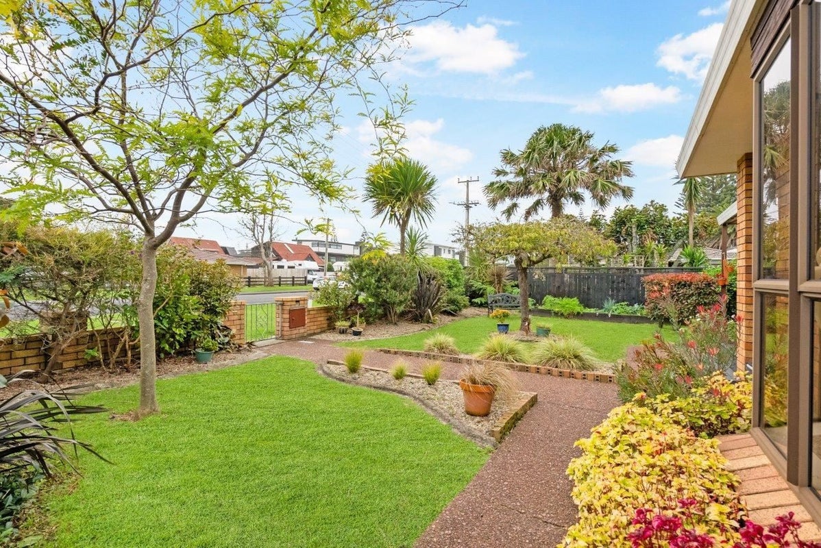 8A Weiti Road, Orewa, Orewa - Carousel 1