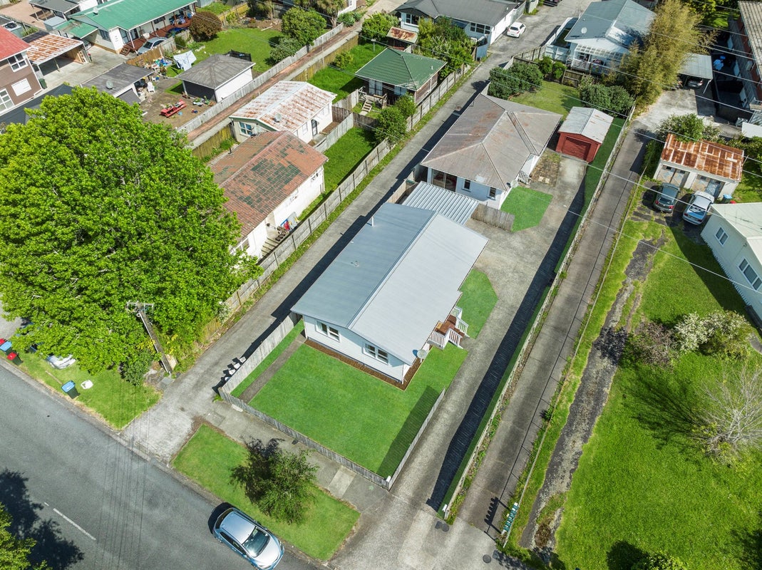 2/39 Margate Road, Blockhouse Bay, Auckland - Carousel 1