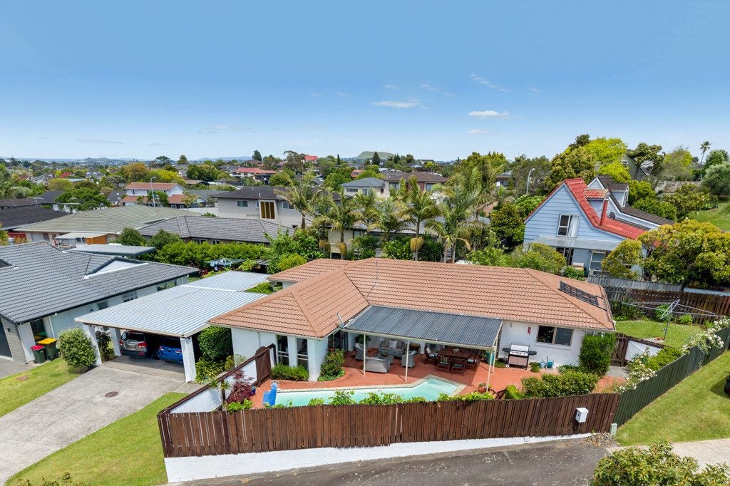 17 Jane Gifford Place, Half Moon Bay, Auckland - Carousel 2