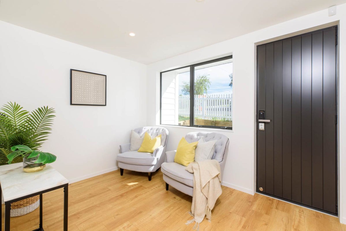 100 Rosamund Avenue, New Windsor, Auckland - Carousel 2