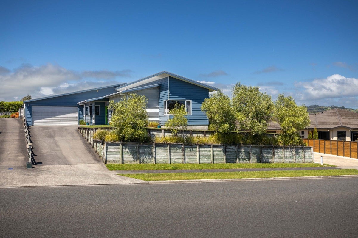 36 Karamea Street, Whalers Gate, New Plymouth - Carousel 1